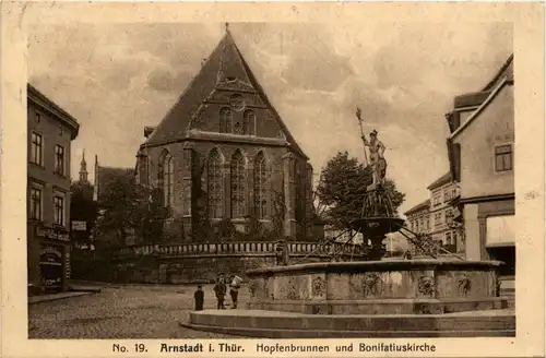 Arnstadt/Thür. - Hopfenbrunnen und Bonifatiuskirche -331442