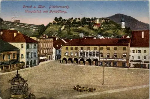 Bruck an der Mur/Steiermark - Hauptplatz mit Schlossberg -323412