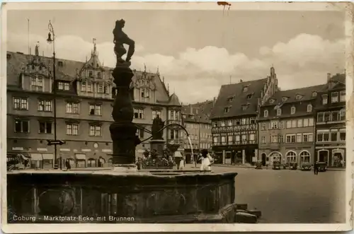 Coburg - Marktplatz Ecke mit Brunnen -281304