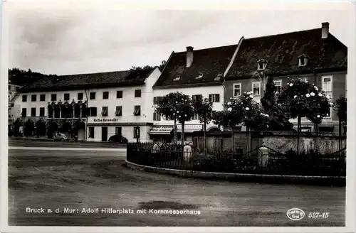 Bruck an der Mur/Steiermark - Adolf Hitler-Platz mit Kornmesserhaus -323584
