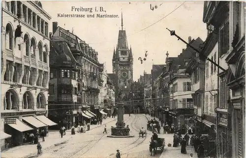 Freiburg i.Br./Baden-Württemberg - Kaiserstrasse und Martinstor -328880