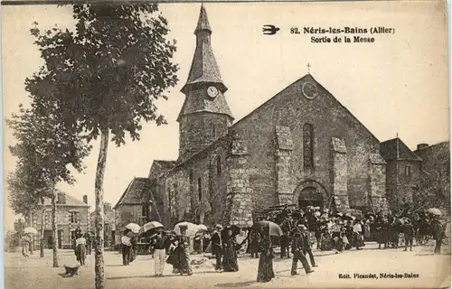 Neris les Bains - Sortie de la Messe -281962