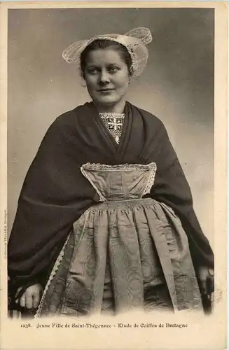 Jeune Fille de Saint Thegnnec -282160