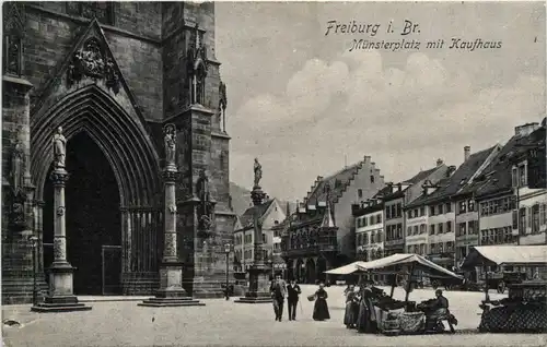 Freiburg i.Br./Baden-Württemberg - Münsterplatz mit Kaufhaus -328992