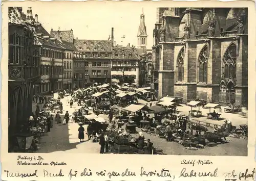 Freiburg i.Br./Baden-Württemberg - Wochenmarkt am Münster -328852