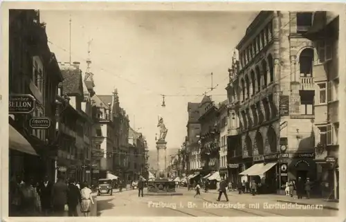 Freiburg i.Br. - Kaiserstrasse mit Bertholdsbrunnen -328910