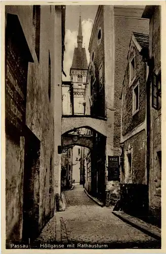 Passau/Bayern - Höllgasse mit Rathausturm -329628