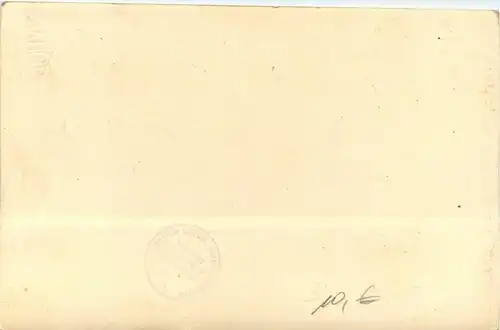 Kind mit Puppe -405380