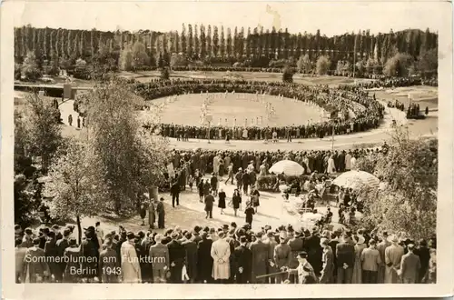 Sommerblumen am Funturm Berlin 1943 -406660