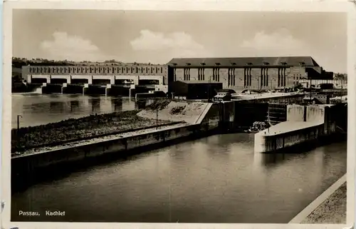 Passau/Bayern - Kachlet mit Schiffsschleuse -329680