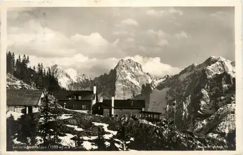 Hütte Vorderkaiserfelden mit Kaisergebirge -329318