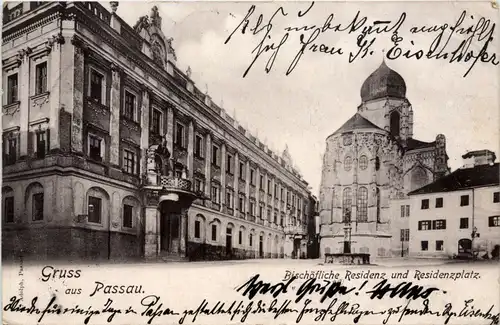 Passau/Bayern - Bischöfliche Residenz und Residenzplatz -329522