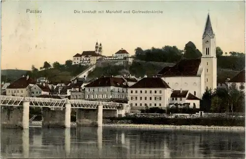 Passau/Bayern - Die Innstadt mit Mariahilf und Gertraudenkirche -329528