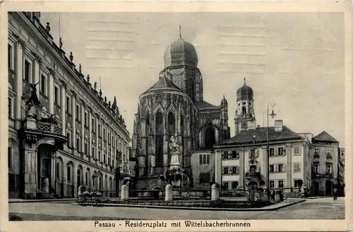 Passau/Bayern - Residenzplatz mit Wittelsbacherbrunnen -329504