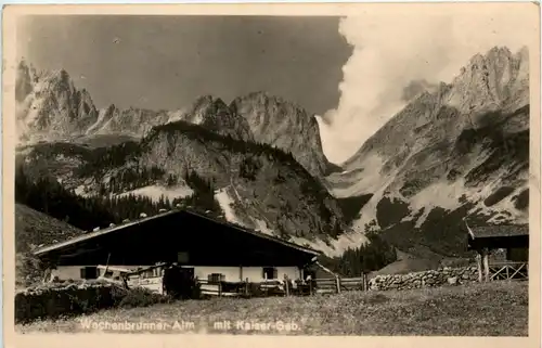 Wachenbrunner-Alm mit Kaisergebirge -329316