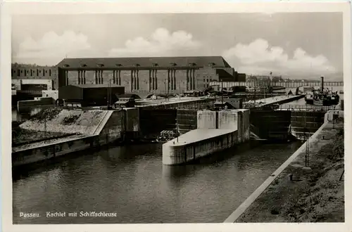 Passau/Bayern - Kachlet mit Schiffschleuse -329422