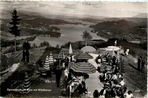 Pyramidenkogel mit Wörthersee -327480