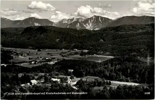 Blick vom pyramidenkogel auf Keutschachersee und Karawanken -327460