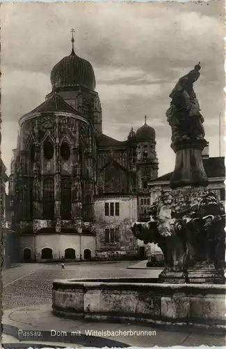 Passau/Bayern - Passau, Dom mit Wittelsbacherbrunnen -319496