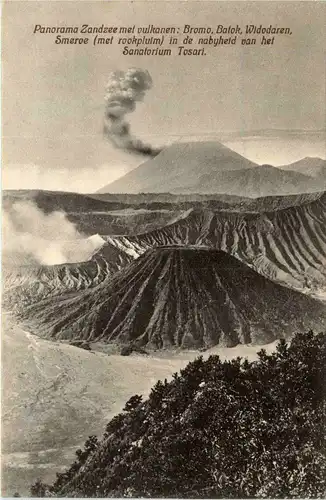 Panorama Zandzee met vulkanen -407312