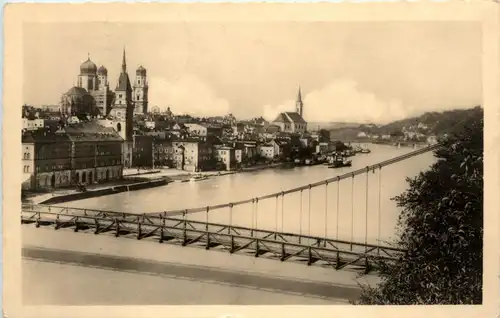 Passau, Bayern - Luitpoldbrücke, Rathausplatz und Landestelle -327900