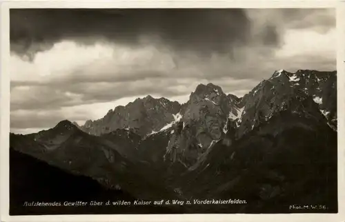 Kaisergebirge - Aufziehendes Gewitter über d.wilden Kaiser auf d.Weg n.Vorderkaiserfelden -327324