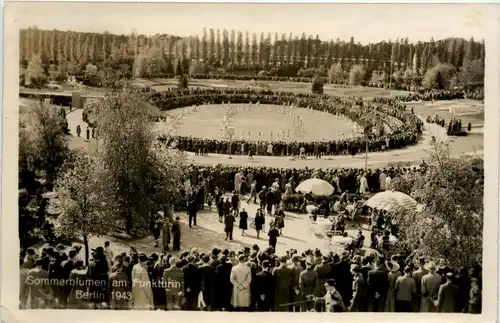 Berlin-Charlottenburg - Sommerblumen am Funkturm 1943 -320422