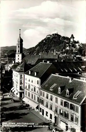 Graz/Steiermark - Neutorgasse mit Franziskanerkirche und Schlossberg -337598