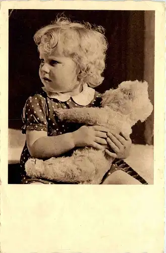 Kind mit Teddybär -409868