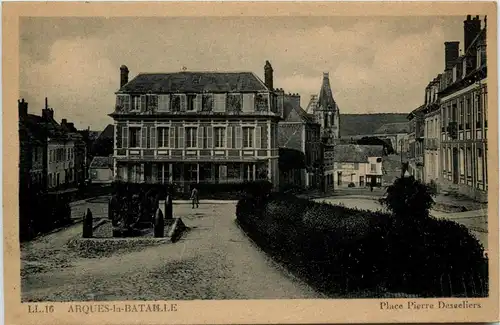 Arques-la-Bataille - Place Pierre Desceliers -410408