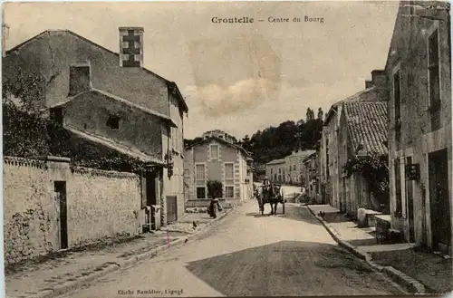 Croutelle - Centre du Bourg -411134