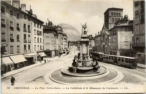 Grenoble - La Place Notre Dame -411394