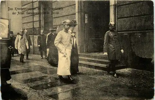 Berlin - Kronprinzenpaar an der Brandstätte der Alten Garnisonskirche -411732