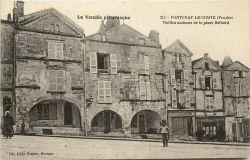 Fontenay le Comte - Vieilles maisons de la place Belliard -411180