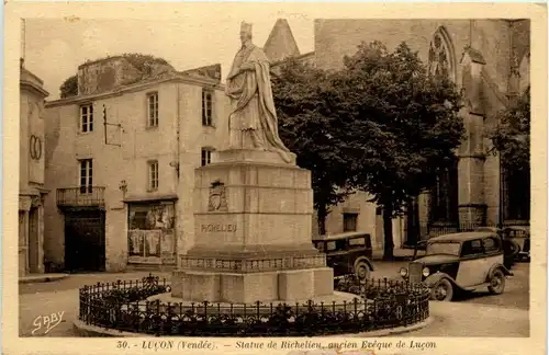 Lucon - Statue de Richelieu - Vendee -411380
