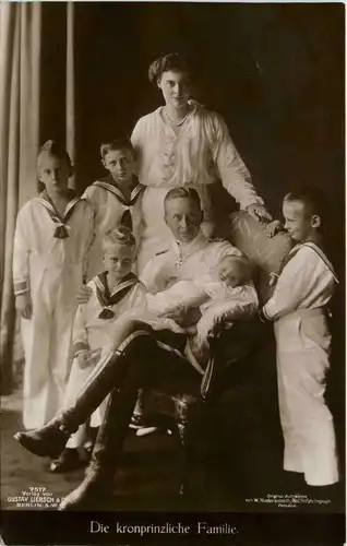 Die kronprinzliche Familie -411694