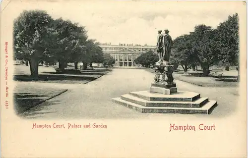 Hampton Court -410354
