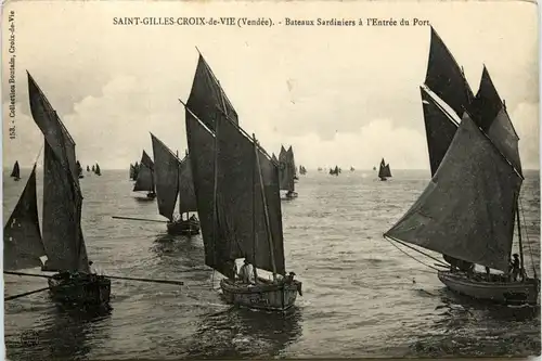 St. Gilles Croix de Vie - Bateaux Sardiniers - Vendee -411332