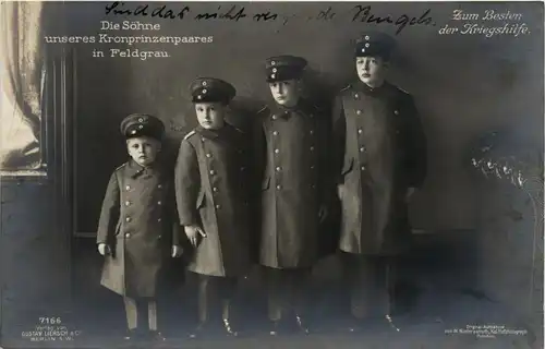 Die Söhne unseres Kronprinzenpaares in Feldgrau -411686