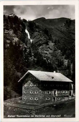 Osttirol,Kalser Tauernhaus im Dorfertal mit Sturzfall -350848