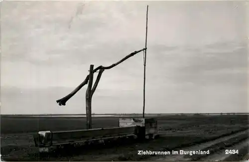 Ziehbrunnen im Burgenland -353962