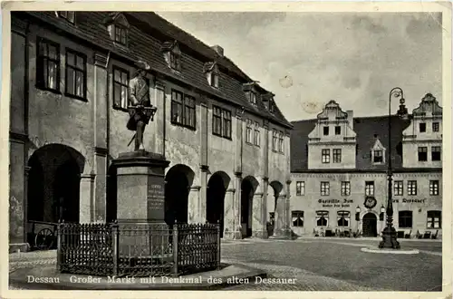 Dessau - Grosser Markt mit Denkmal -428428