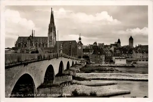 Regensburg, Partie an der steinernen Brücke -356758