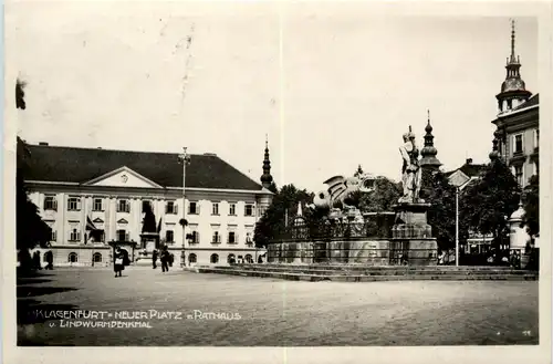 Klagenfurt, Neuer Platz, Rathaus mit Lindwurmdenkmal -357042