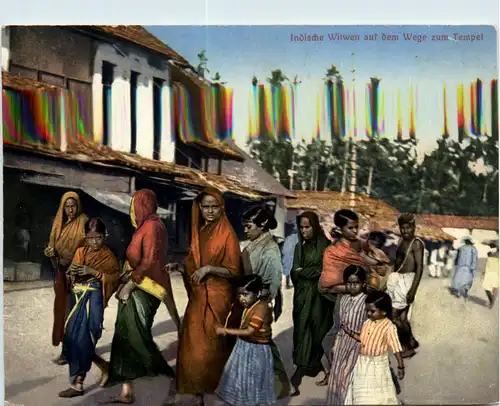 Indische Witwen auf dem Weg zum Tempel -74320