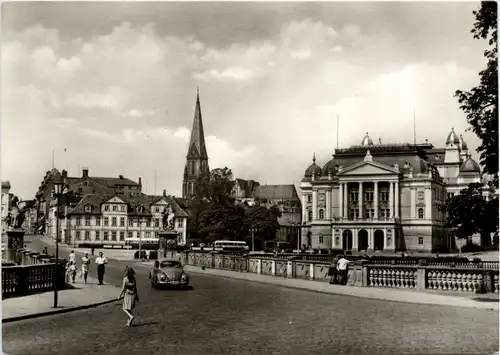 Schwerin - Staatstheater und Dom -76100