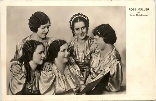 Rose Müller mit ihren Solistinnen -76988