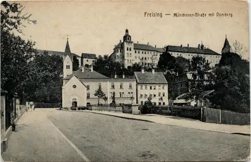 Freising, Münchner-Strasse mit domberg -357154