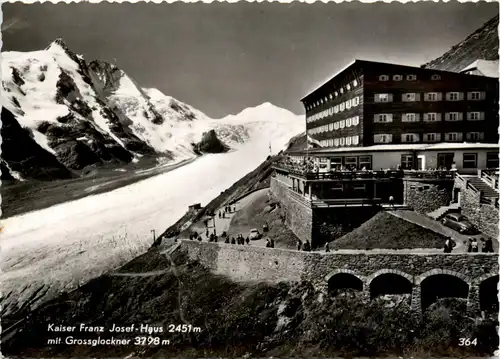 Kaiser Franz Josef Haus mit Grossglockner -76048