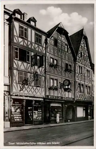 Trier, Mittelalterliche Häuser am Markt -357560